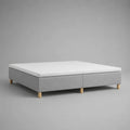 Letto matrimoniale in tessuto con letto imbottito in 2 parti e materasso in schiuma, grigio chiaro, 160 × 200 cm